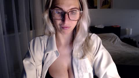 Snapshot of vivica_coke chatting on December 17, 2024, 5:15 pm VI online show from December 17, 2024, 5:15 pm