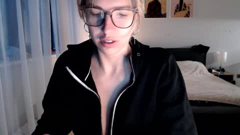 Snapshot of vivica_coke chatting on February 17, 2025, 5:04 am VI online show from February 17, 2025, 5:04 am