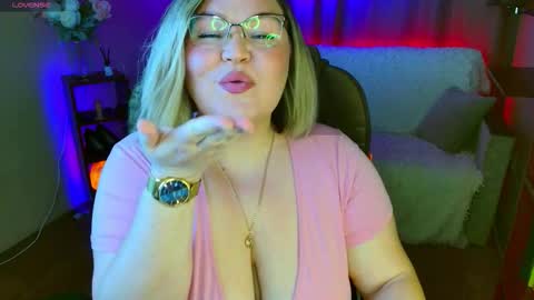 Snapshot of vivien__wet chatting on October 28, 2025, 5:26 pm Vivien online show from October 28, 2025, 5:26 pm