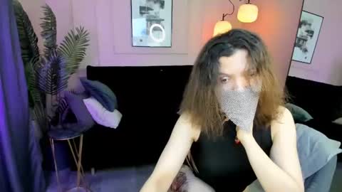 Vivien online show from July 4, 2026, 8:37 pm