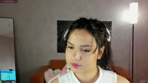 vivien_ross online show from May 3, 2026, 1:00 am