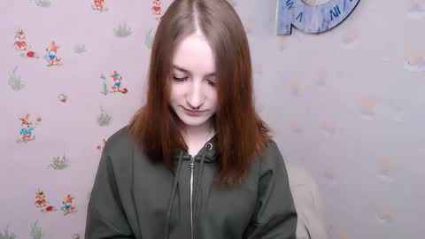 vivienalles_ online show from December 3, 2024, 1:21 pm