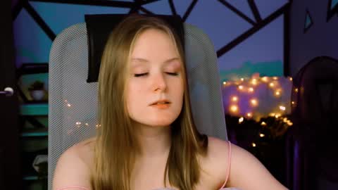 Snapshot of vivienleeigh chatting on January 19, 2025, 6:32 pm Vivien online show from January 19, 2025, 6:32 pm