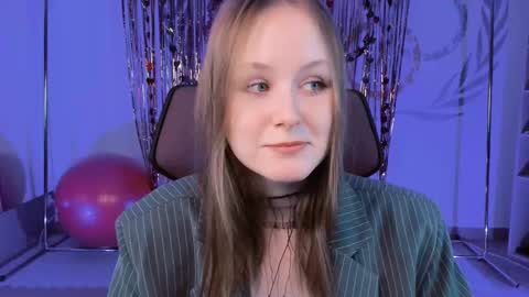 Snapshot of vivienleeigh chatting on February 16, 2025, 9:04 am Vivien online show from February 16, 2025, 9:04 am