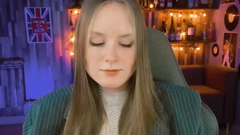 Snapshot of vivienleeigh chatting on February 20, 2025, 7:30 pm Vivien online show from February 20, 2025, 7:30 pm