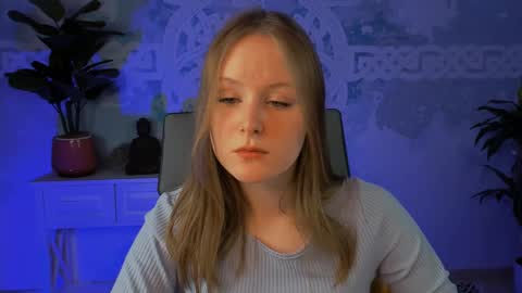 Snapshot of vivienleeigh chatting on March 1, 2025, 9:07 am Vivien online show from March 1, 2025, 9:07 am