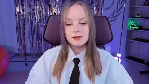 Snapshot of vivienleeigh chatting on March 8, 2025, 6:16 pm Vivien online show from March 8, 2025, 6:16 pm