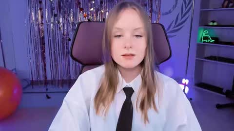 Snapshot of vivienleeigh chatting on March 9, 2025, 12:09 pm Vivien online show from March 9, 2025, 12:09 pm