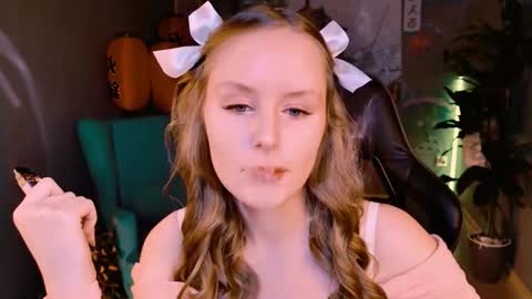 Snapshot of vivienleeigh chatting on September 14, 2025, 9:08 am Vivien online show from September 14, 2025, 9:08 am