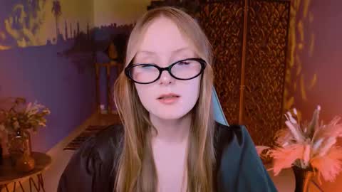 Snapshot of vivienleeigh chatting on September 24, 2025, 3:15 pm Vivien online show from September 24, 2025, 3:15 pm