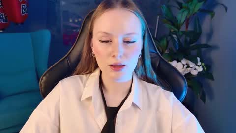 Snapshot of vivienleeigh chatting on November 10, 2025, 10:14 am Vivien online show from November 10, 2025, 10:14 am