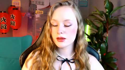 Snapshot of vivienleeigh chatting on November 22, 2025, 9:08 am Vivien online show from November 22, 2025, 9:08 am