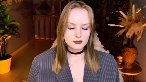Snapshot of vivienleeigh chatting on June 5, 2026, 5:14 am Vivien online show from June 5, 2026, 5:14 am
