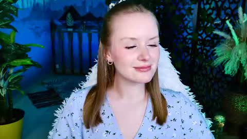 Snapshot of vivienleeigh chatting on June 23, 2026, 5:27 am Vivien online show from June 23, 2026, 5:27 am