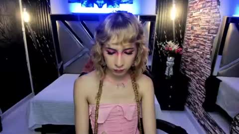 Snapshot of vivienne_hadid chatting on June 25, 2026, 5:28 pm vivienne hadid online show from June 25, 2026, 5:28 pm