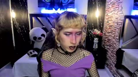Snapshot of vivienne_hadid chatting on June 27, 2026, 11:10 pm vivienne hadid online show from June 27, 2026, 11:10 pm