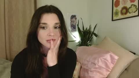 Snapshot of vivienne_rose chatting on April 17, 2026, 3:42 am Lillian Rose online show from April 17, 2026, 3:42 am