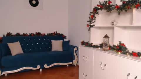 Vivienne online show from December 8, 2024, 5:22 pm