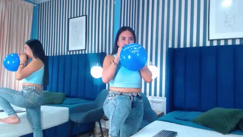 Snapshot of viviennerosette chatting on November 25, 2025, 1:11 pm Vivian online show from November 25, 2025, 1:11 pm