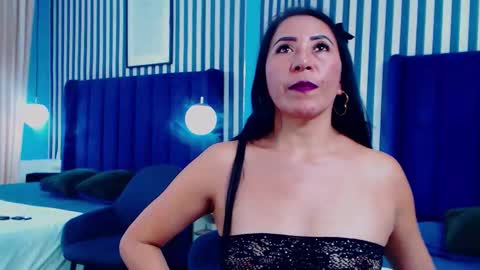 Snapshot of viviennerosette chatting on December 19, 2025, 2:13 pm Vivian online show from December 19, 2025, 2:13 pm