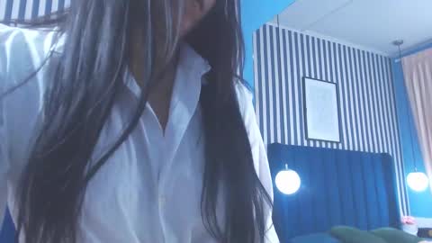 Snapshot of viviennerosette chatting on February 20, 2026, 1:00 pm Vivian online show from February 20, 2026, 1:00 pm