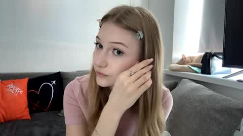 Kristy online show from April 28, 2026, 1:27 pm