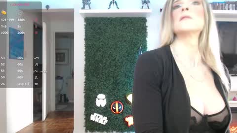 Snapshot of vixen_lockheart chatting on November 2, 2025, 3:25 pm Vixen online show from November 2, 2025, 3:25 pm