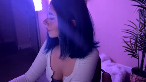 Polly  Online mostly at 9pm-2am UK Time online show from February 1, 2026, 6:17 pm