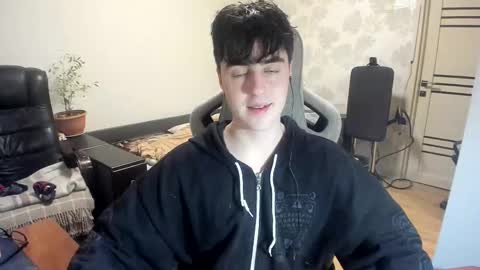 Snapshot of vlad1605 chatting on December 2, 2025, 1:33 am Martin online show from December 2, 2025, 1:33 am