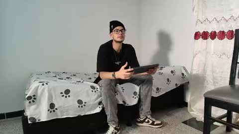 Snapshot of vlad__night chatting on May 7, 2026, 4:51 am Vlad online show from May 7, 2026, 4:51 am