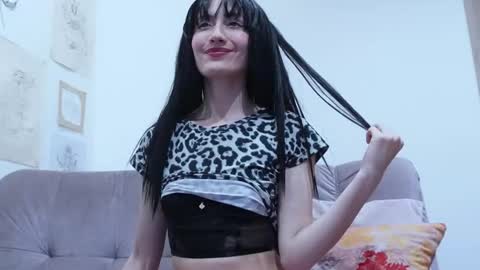 LOLA online show from October 18, 2025, 2:14 am