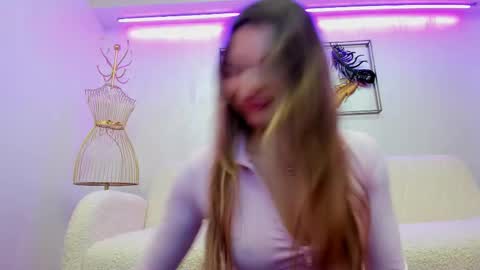 Snapshot of von_dee chatting on November 19, 2025, 6:35 am von_dee online show from November 19, 2025, 6:35 am