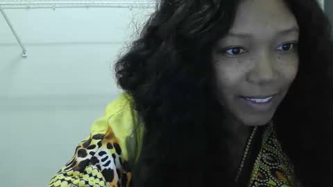 Snapshot of voyeurbae chatting on December 18, 2025, 10:21 am Strokahontasxxx online show from December 18, 2025, 10:21 am