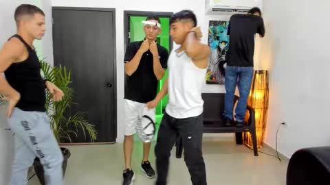 voyeurism_guys online show from November 10, 2025, 11:04 pm