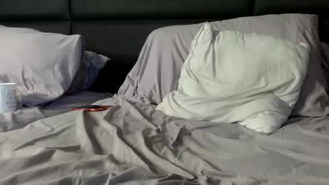 Enjoy guys of all ages if you are not on cam please dont ask for requests if i dont respond dont think im ignoring you i online show from December 15, 2025, 7:40 pm