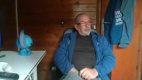 Snapshot of vuda77 chatting on March 8, 2025, 10:43 am oscar online show from March 8, 2025, 10:43 am