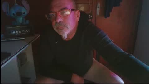 Snapshot of vuda77 chatting on November 17, 2025, 8:03 pm oscar online show from November 17, 2025, 8:03 pm