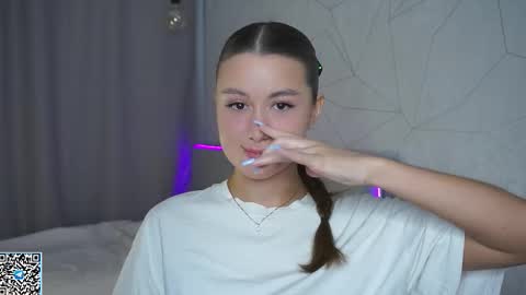 Snapshot of vvilly_wonka chatting on September 24, 2025, 1:42 am Ethal - thank you for thumb up online show from September 24, 2025, 1:42 am