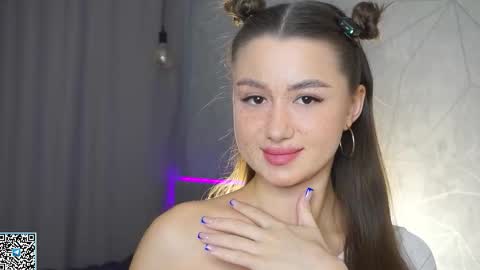 Snapshot of vvilly_wonka chatting on October 8, 2025, 1:58 am Ethal - thank you for thumb up online show from October 8, 2025, 1:58 am