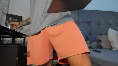 vyxen_ online show from March 17, 2026, 4:21 pm