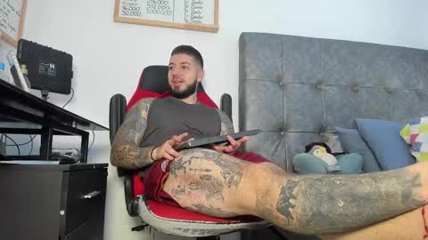 vyxen_ online show from March 20, 2026, 8:35 pm