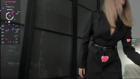 Snapshot of w_______ chatting on March 12, 2025, 10:17 pm Nicole Johny online show from March 12, 2025, 10:17 pm