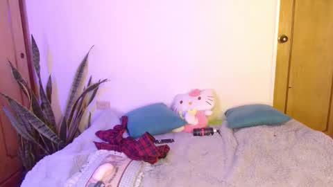 kitty SUPORT ME AND MY BABY SINGLE MOMY online show from October 3, 2025, 5:21 pm