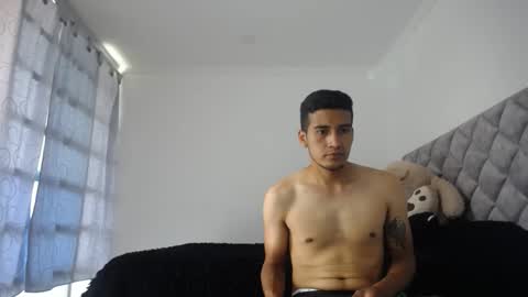 Snapshot of wade_wil chatting on January 19, 2025, 5:07 pm wade and antonella online show from January 19, 2025, 5:07 pm