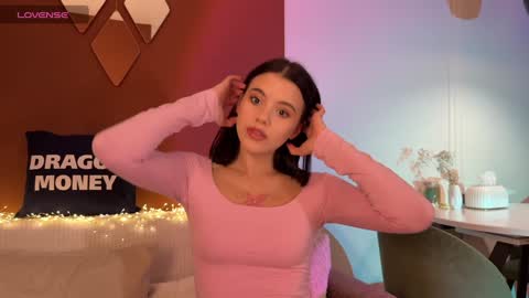 Mia online show from February 3, 2025, 12:25 pm