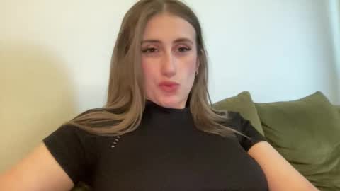 walkiria19 online show from April 30, 2026, 5:41 pm