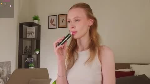 Snapshot of wandaalsbrook chatting on September 18, 2025, 11:29 pm Emi online show from September 18, 2025, 11:29 pm