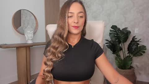 Snapshot of wandathompson_ chatting on July 7, 2026, 10:52 am Wanda online show from July 7, 2026, 10:52 am
