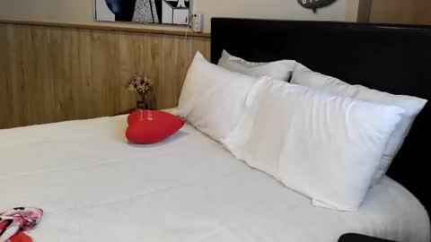 wanderlustgaal online show from September 10, 2025, 4:07 pm