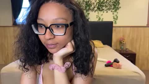 wanderlustgaal online show from May 18, 2026, 1:39 pm